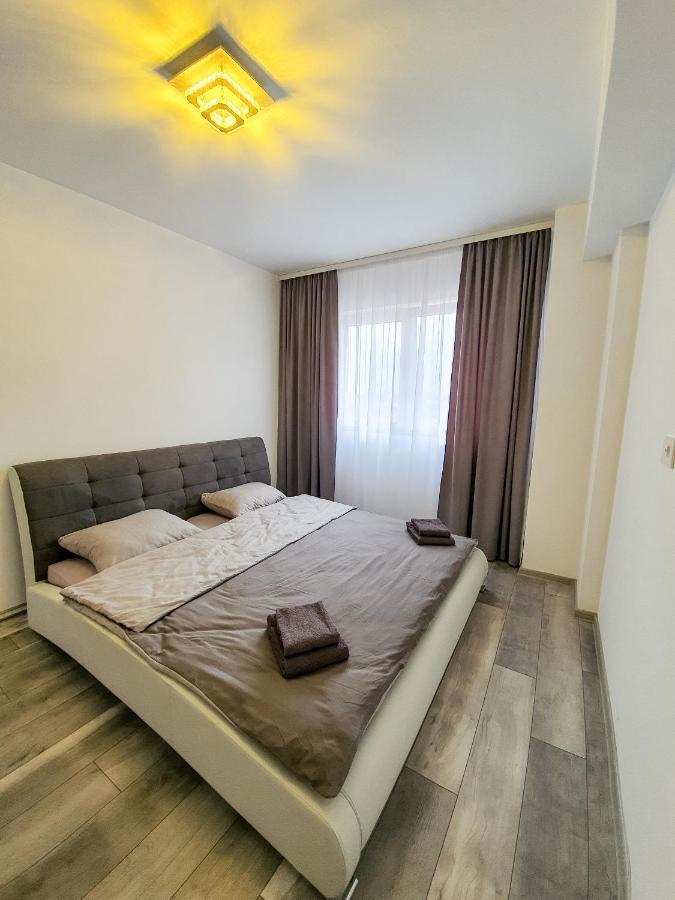 Central.Deluxe.Apartament.Oradea Exterior photo