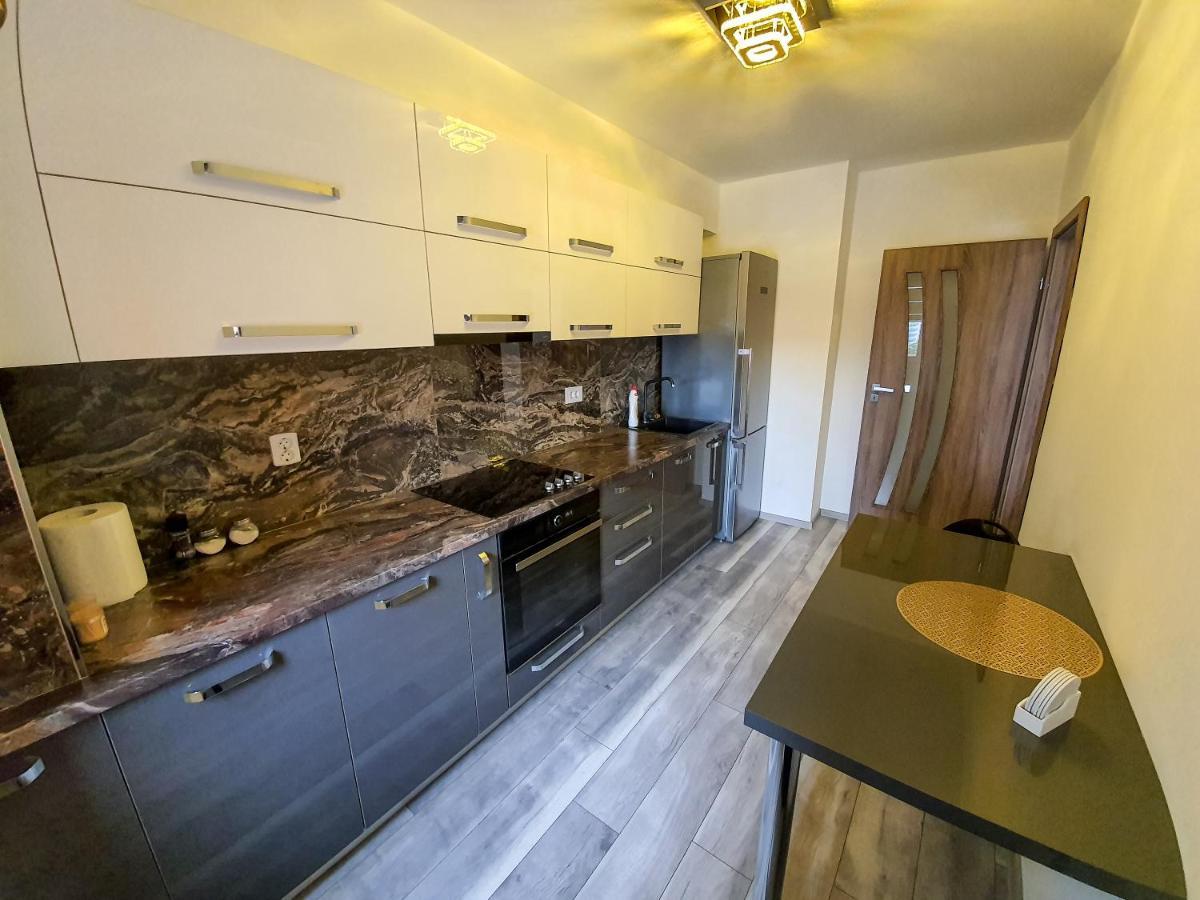 Central.Deluxe.Apartament.Oradea Exterior photo